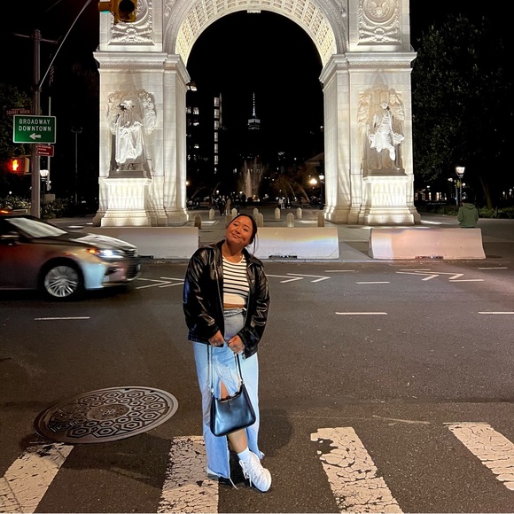 Meet your Posher, Katelyn - Picture 2 of 5